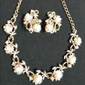 Vintage Emmons  White Rose Necklace & Clip Set